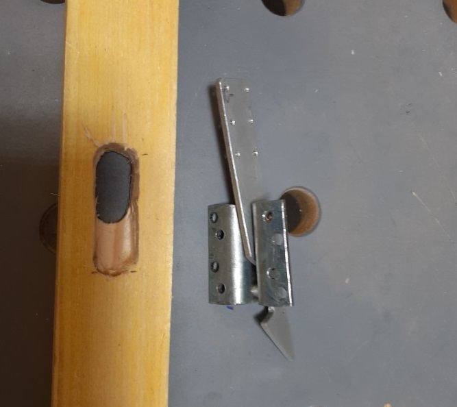 InsertLatch.jpg