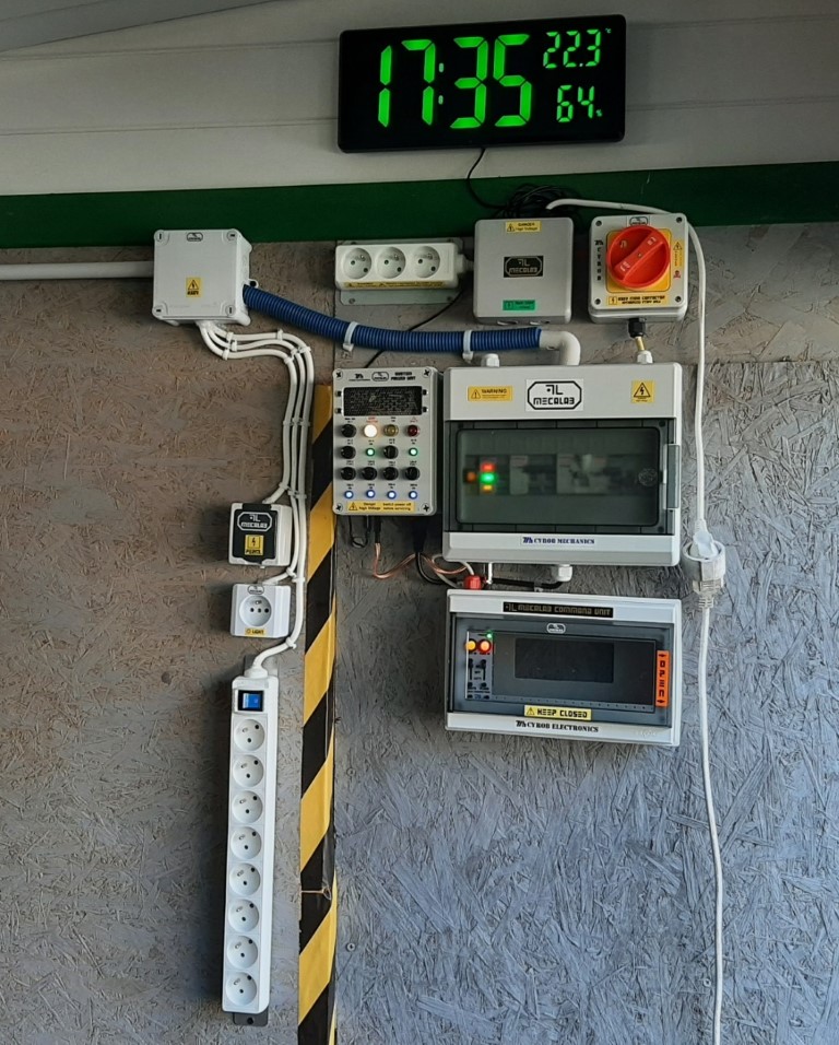 Clock1.jpg