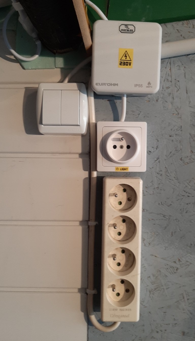 Plug%20b.jpg
